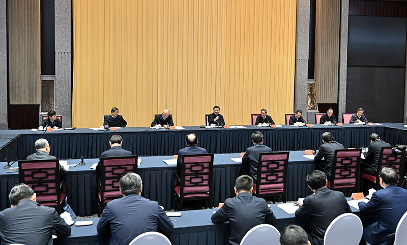 11月30日上午，中共中央總書記、國家主席、中央軍委主席習近平在上海主持召開深入推進長三角一體化發(fā)展座談會并發(fā)表重要講話。